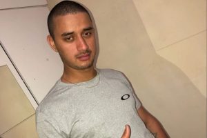 Homem morre na frente da própria filha após ataque a tiros