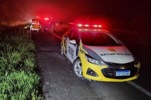 Homem tenta fugir da Polícia, bate o carro e morre em confronto