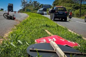 Idoso morre em acidente após realizar manobra proibida