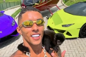 Influenciador Buzeira pegou espingarda em armário antes de ser preso pela PF