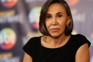 Intérprete de Dona Florinda vem ao Brasil com espetáculo sobre relação com criador de 'Chaves'