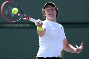 João Fonseca vence por WO e avança às quartas de final no ATP da Basileia
