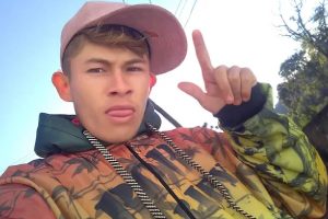Jovem é encontrado morto com tiros na cabeça no meio da rua