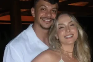 Júlio Cocielo anuncia fim de casamento com Tata Estaniecki