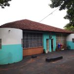 Justiça determina afastamento de professor que exibiu arma de fogo para alunos em sala de aula