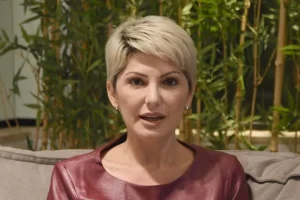 Justiça ordena que Antonia Fontenelle preste serviços comunitários e volte ao Brasil em 30 dias