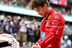 Leclerc lidera treino no México com duelos diretos por vaga na F1 em 2026