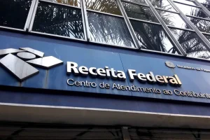 Leilão da Receita tem iPhones a R$ 300, MacBooks e carros por R$ 2.500