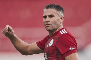 "Loucura"! Time com policial e guarda prisional faz história na UEFA