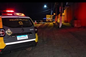 Mãe de seis filhos morre após ser baleada dentro de carro
