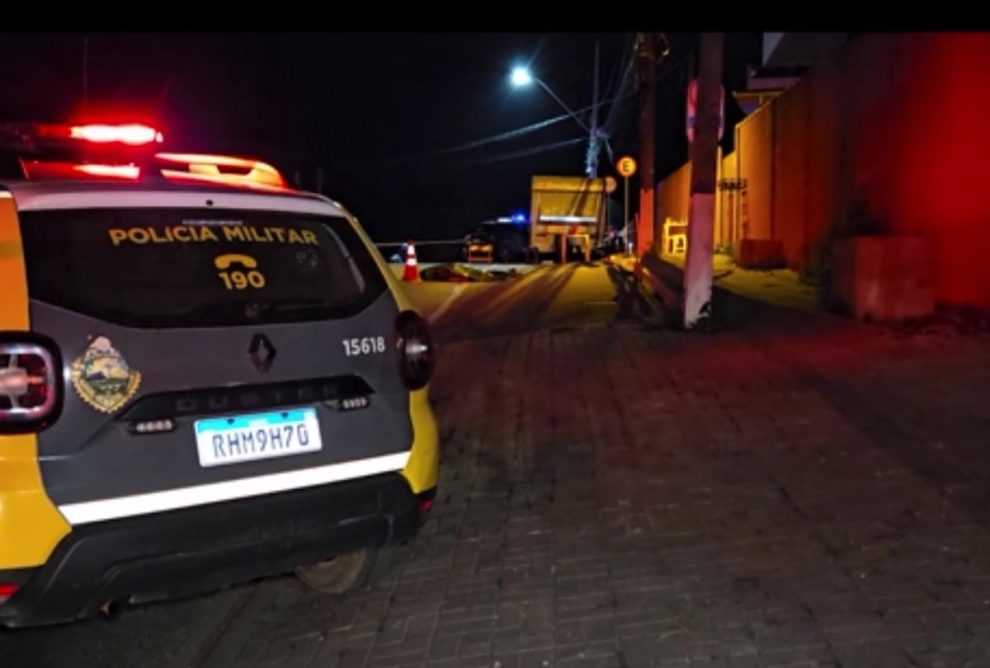Mãe de seis filhos morre após ser baleada dentro de carro