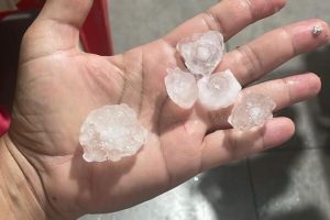 Maringá registra temporal com queda de granizo na madrugada desta segunda (13); FOTOS