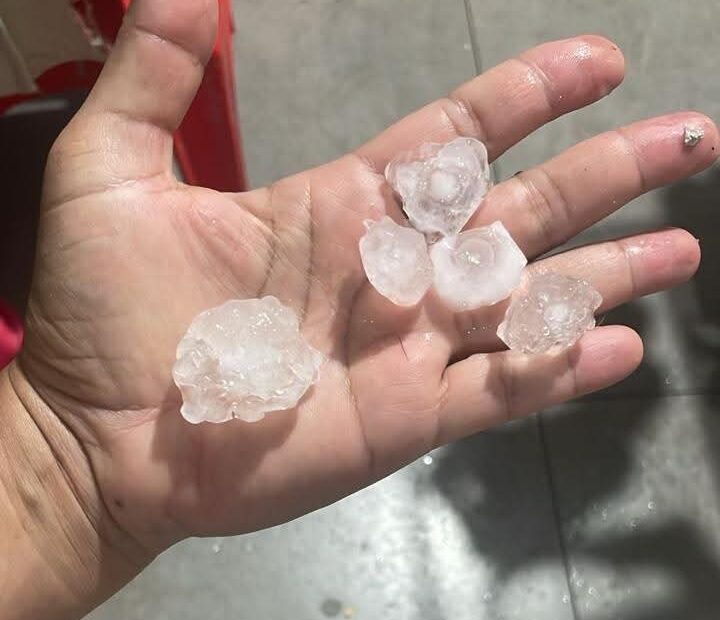 Maringá registra temporal com queda de granizo na madrugada desta segunda (13); FOTOS