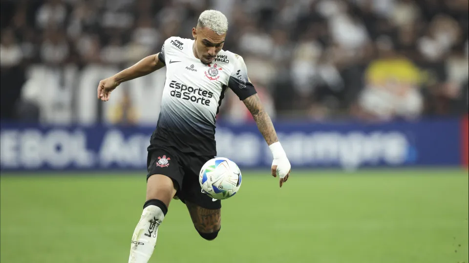 Matheuzinho vive auge no Corinthians, mira Europa e tem 'lobby' na seleção