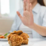 Médico alerta: quatro alimentos que quem tem colesterol alto deve evitar
