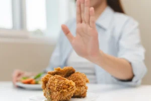 Médico alerta: quatro alimentos que quem tem colesterol alto deve evitar