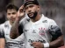 Memphis debocha de zagueiro do Atlético-MG após receber bolada em vitória do Corinthians