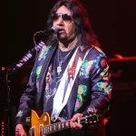 Morre Ace Frehley, guitarrista e fundador do Kiss, aos 74 anos