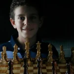 Morre aos 29 anos o grande mestre de xadrez Daniel Naroditsky