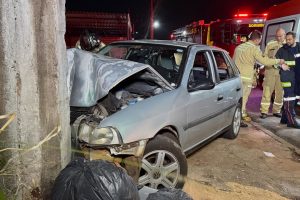 Motorista fica preso às ferragens após acidente na PR-323, em Paiçandu; vídeo