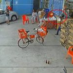 Mulher atingida por bala perdida escapa por 4 mm de paraplegia