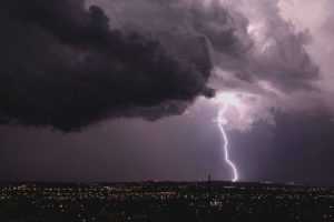 Novo alerta laranja de tempestade coloca todo o Paraná em perigo
