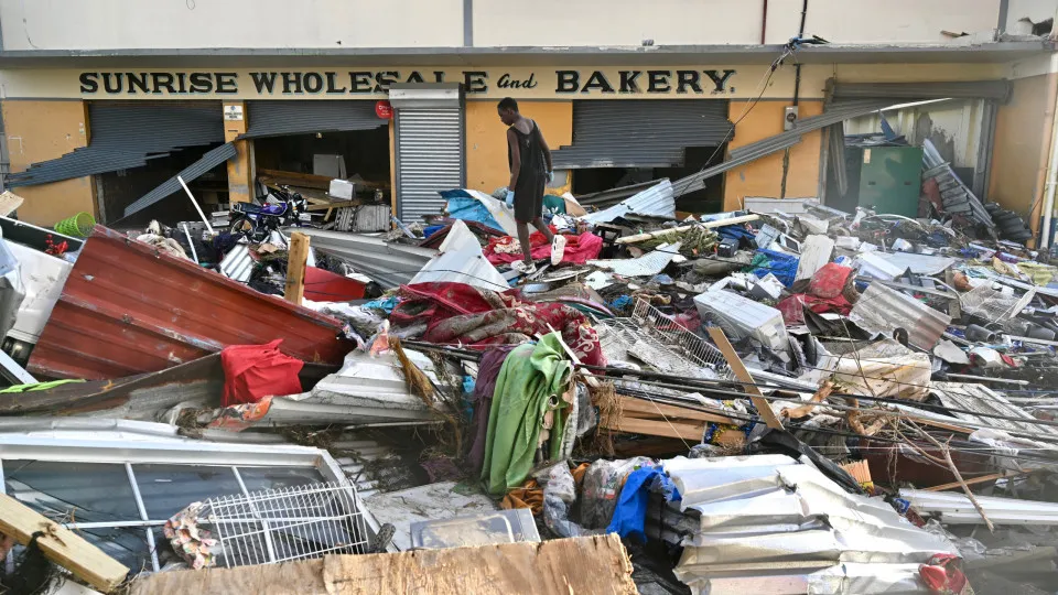 Número de mortos pelo furacão Melissa no Caribe sobe para 50