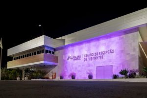 Outubro Rosa: Itaipu ilumina pontos turísticos em apoio a campanha