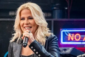 Paula Toller ganha autorização judicial para usar músicas compostas com Leoni