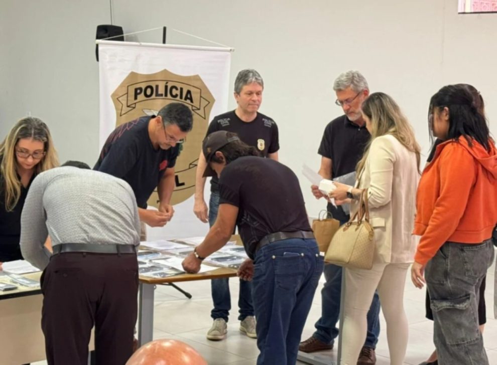 Polícia Civil devolve 30 celulares encontrados em ação ‘Recupera Cel’ na região de Maringá