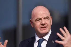 Presidente da Fifa se diz 'enojado por ofensas racistas' no Paulista sub-12