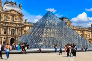 Presos por roubo do Louvre 'admitem parcialmente' envolvimento no crime