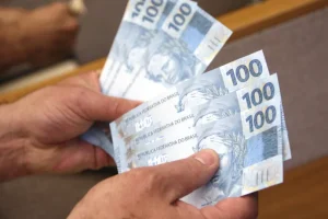 Primeira parcela do 13º será depositada em novembro