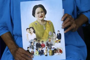 Rainha-mãe da Tailândia morre aos 93 anos