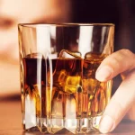 Reduzir uma dose de álcool por dia evitaria 157 mil casos de câncer no Brasil até 2050