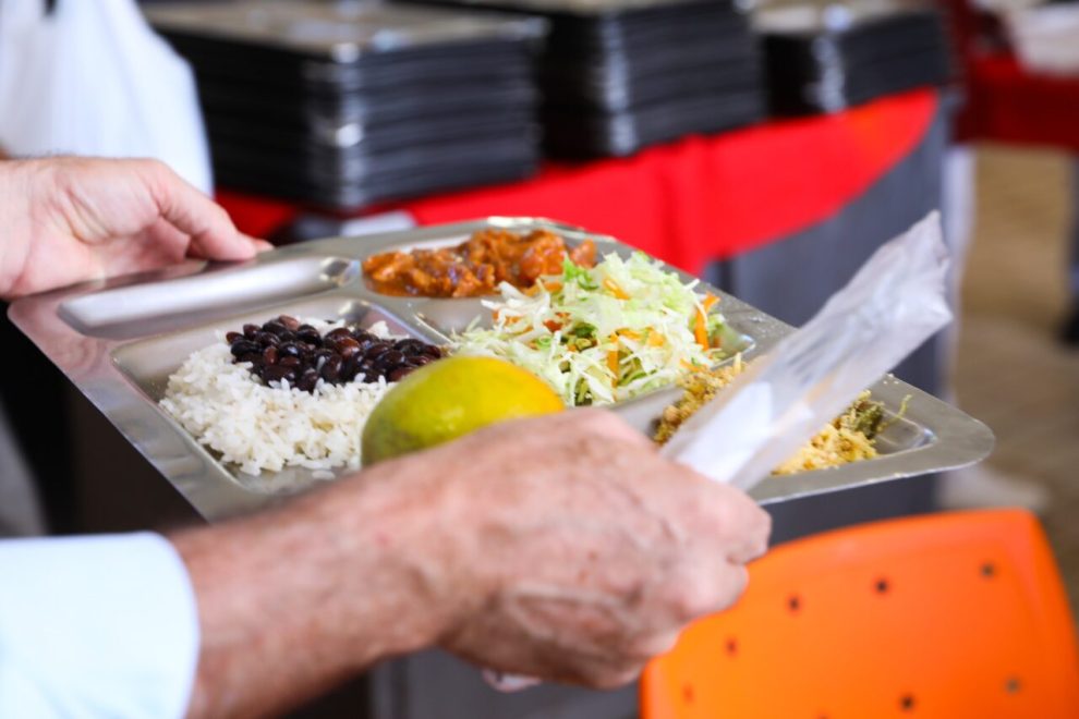 Restaurantes populares de Maringá oferecem cardápio especial nesta sexta-feira