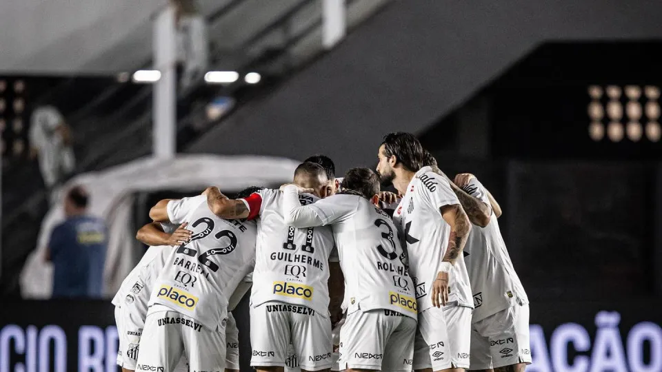 Santos não deixa Corinthians respirar, vence e aumenta vantagem para o Z4