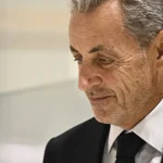 Sarkozy é mantido em cela isolada e com dois seguranças em prisão de Paris