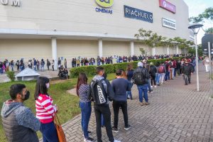 Shopping faz mutirão com 500 vagas de emprego em Curitiba