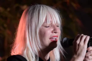 Sia enfrenta batalha judicial com ex-marido por guarda do filho do casal