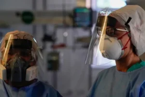 'Stratus': Nova variante de COVID se espalha pelo Reino Unido