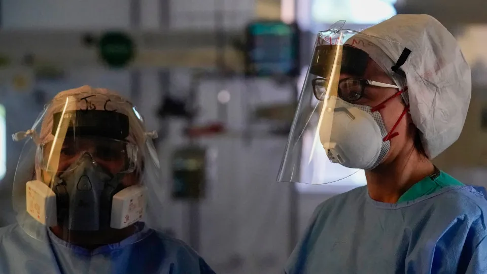 'Stratus': Nova variante de COVID se espalha pelo Reino Unido