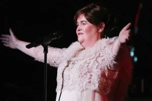 Susan Boyle, de 'Britain's Got Talent', aparece irreconhecível