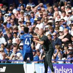 Técnico do Chelsea se diz 'sortudo' por treinar Estêvão e cita humildade