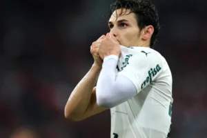 Titular surpreso e reserva irritado mantêm Palmeiras na luta pelo tetra