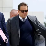Trump 'perdoa' George Santos, ex-deputado dos EUA filho de brasileiros