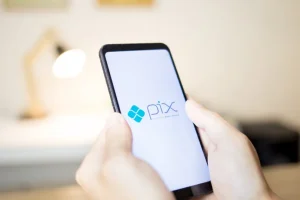 Usuários relatam problema no sistema Pix após pane da AWS