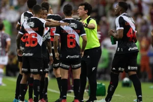 Vasco segura pressão, vence Fortaleza no Castelão e derruba tabu de 22 anos
