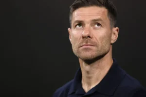 Xabi Alonso coloca ponto final na polêmica com Vinícius Júnior