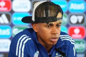 Yamal gera mal-estar no Barcelona após atraso e quase punição, diz rádio